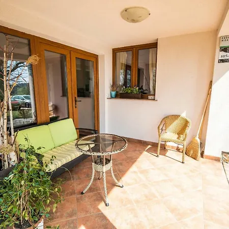 Luxury Ana With Hot Tub Vakantiehuis Visnja Gora