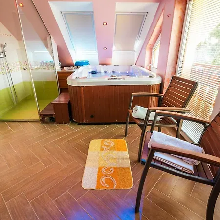 Luxury Ana With Hot Tub