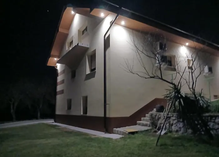 Luxury Ana With Hot Tub Visnja Gora